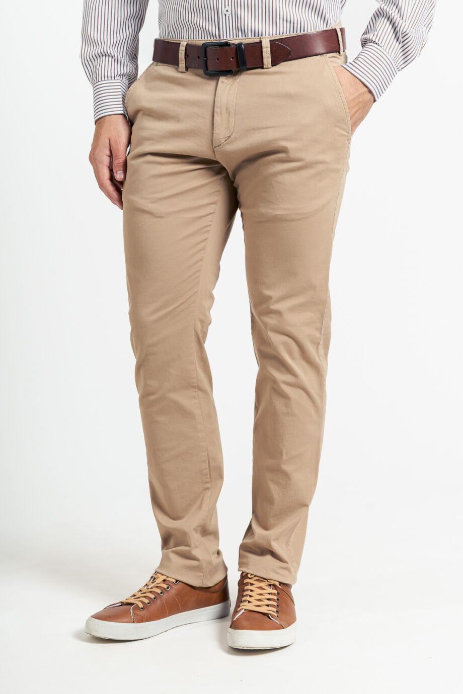 Chino regular fit de gabardina