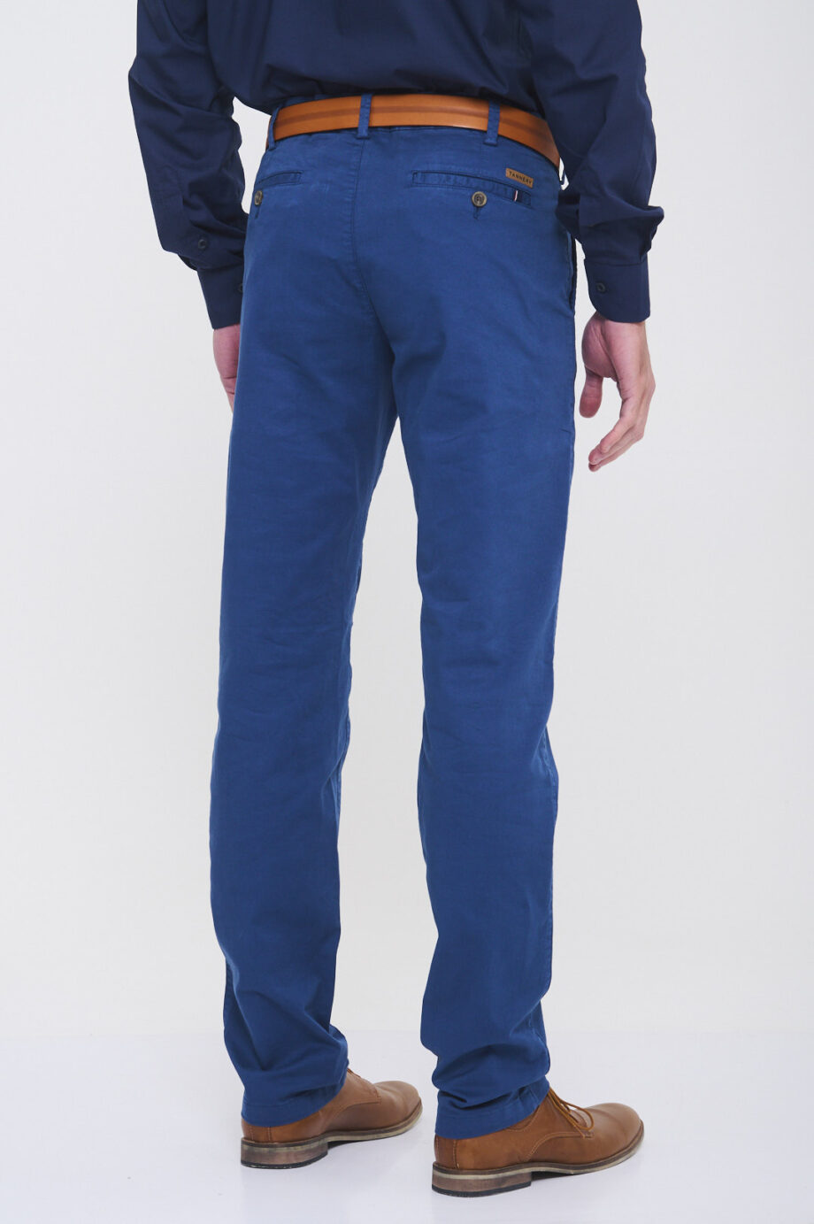 Chino regular fit de gabardina teñida