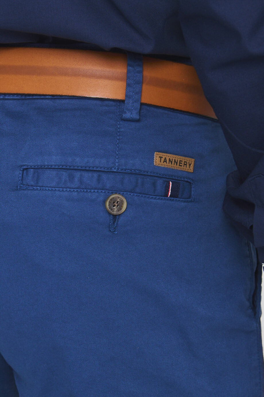 Chino regular fit de gabardina teñida