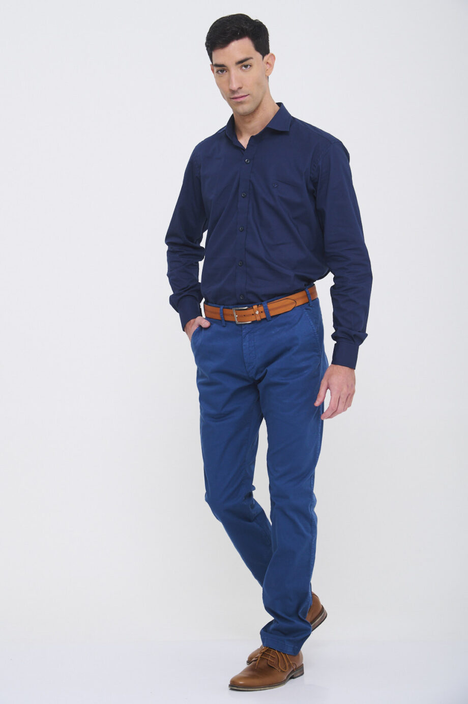 Chino regular fit de gabardina teñida