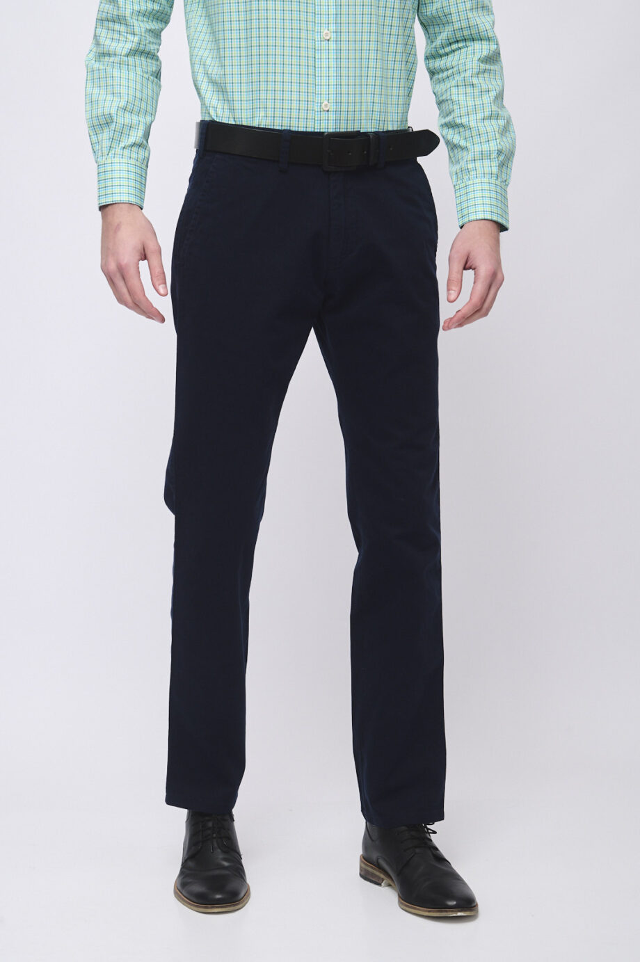 Chino básico regular fit de gabardina