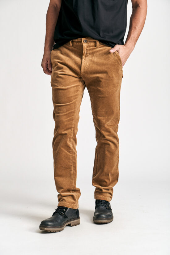 Chino básico regular fit de corderoy