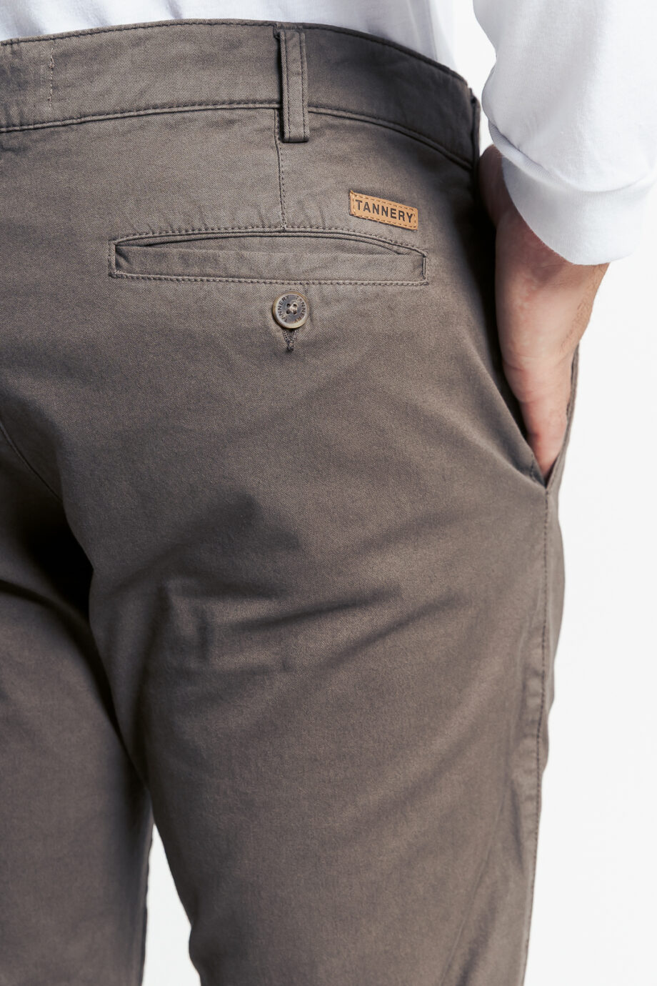 Chino básico regular fit de gabardina teñida
