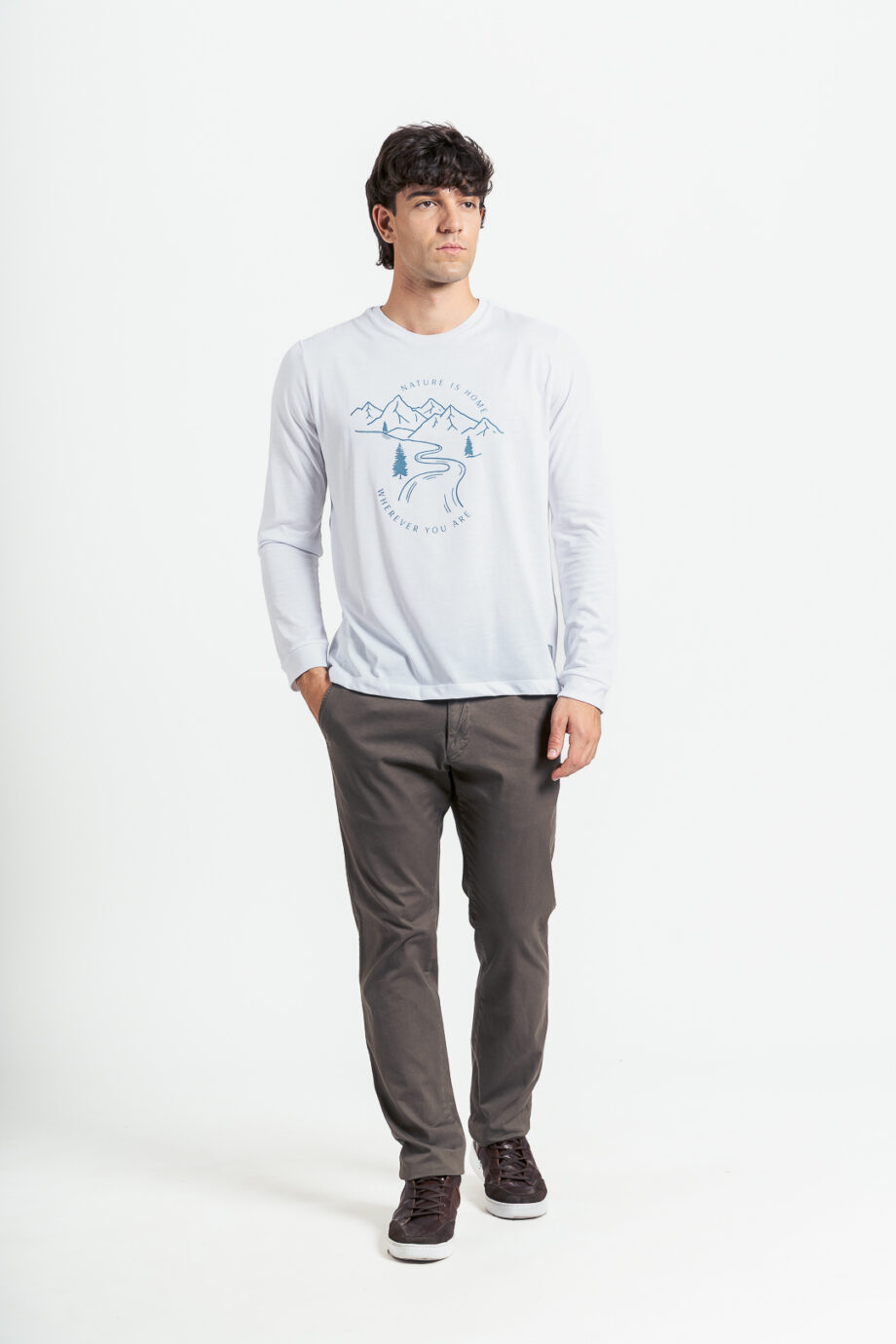 Chino básico regular fit de gabardina teñida
