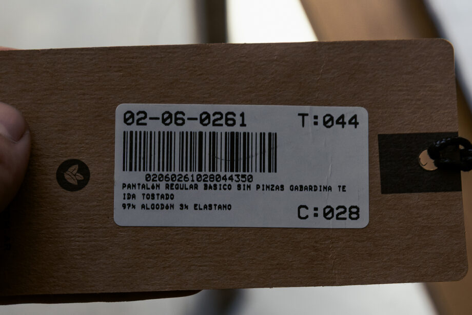 Chino básico regular fit de gabardina teñida