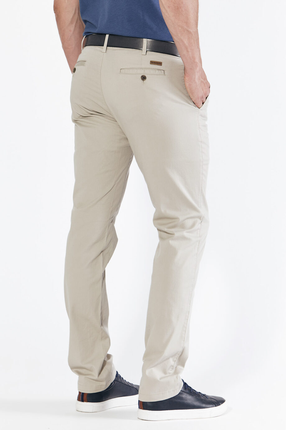 Chino básico regular fit de gabardina liviana