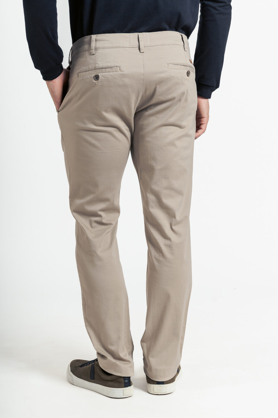 Chino básico regular fit satinado