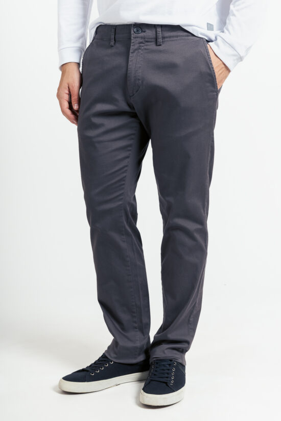 Chino básico regular fit satinado
