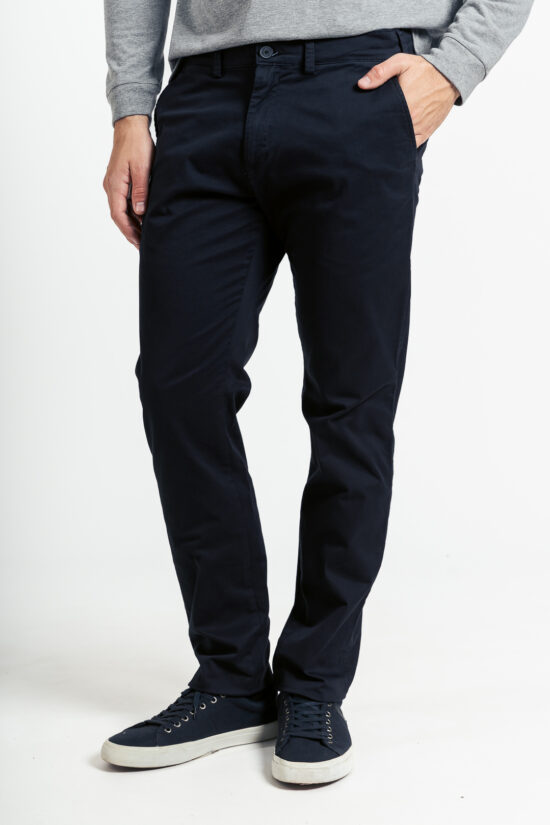 Chino slim fit de gabardina liviana
