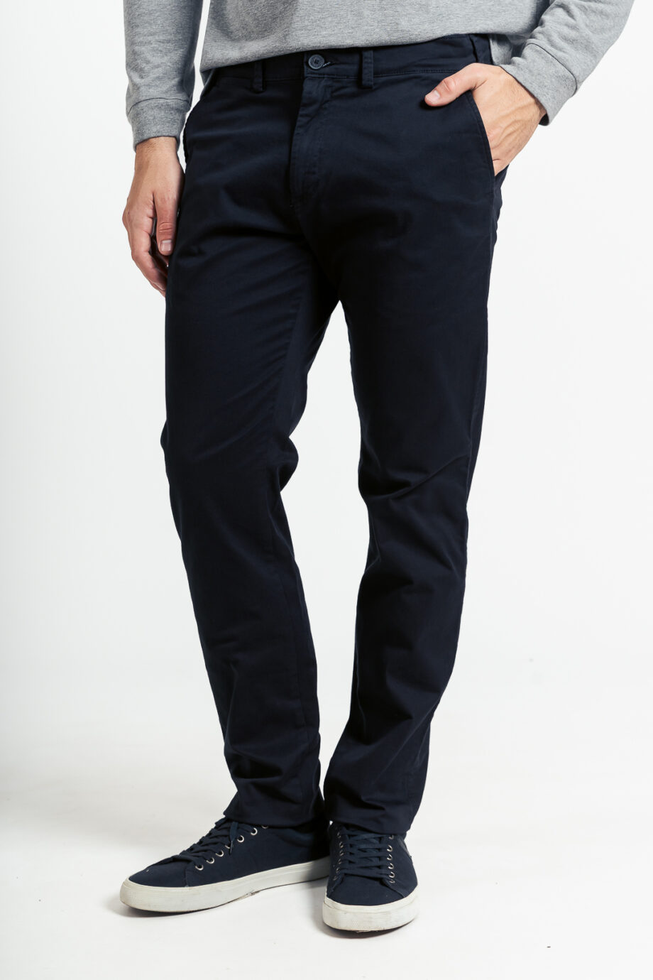Chino slim fit de gabardina liviana