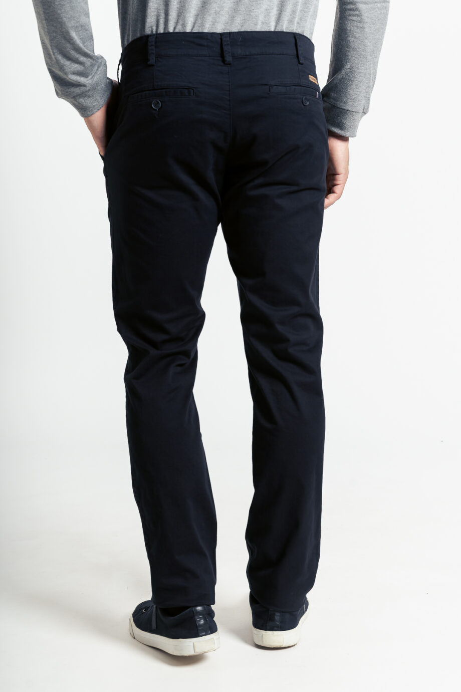 Chino slim fit de gabardina liviana