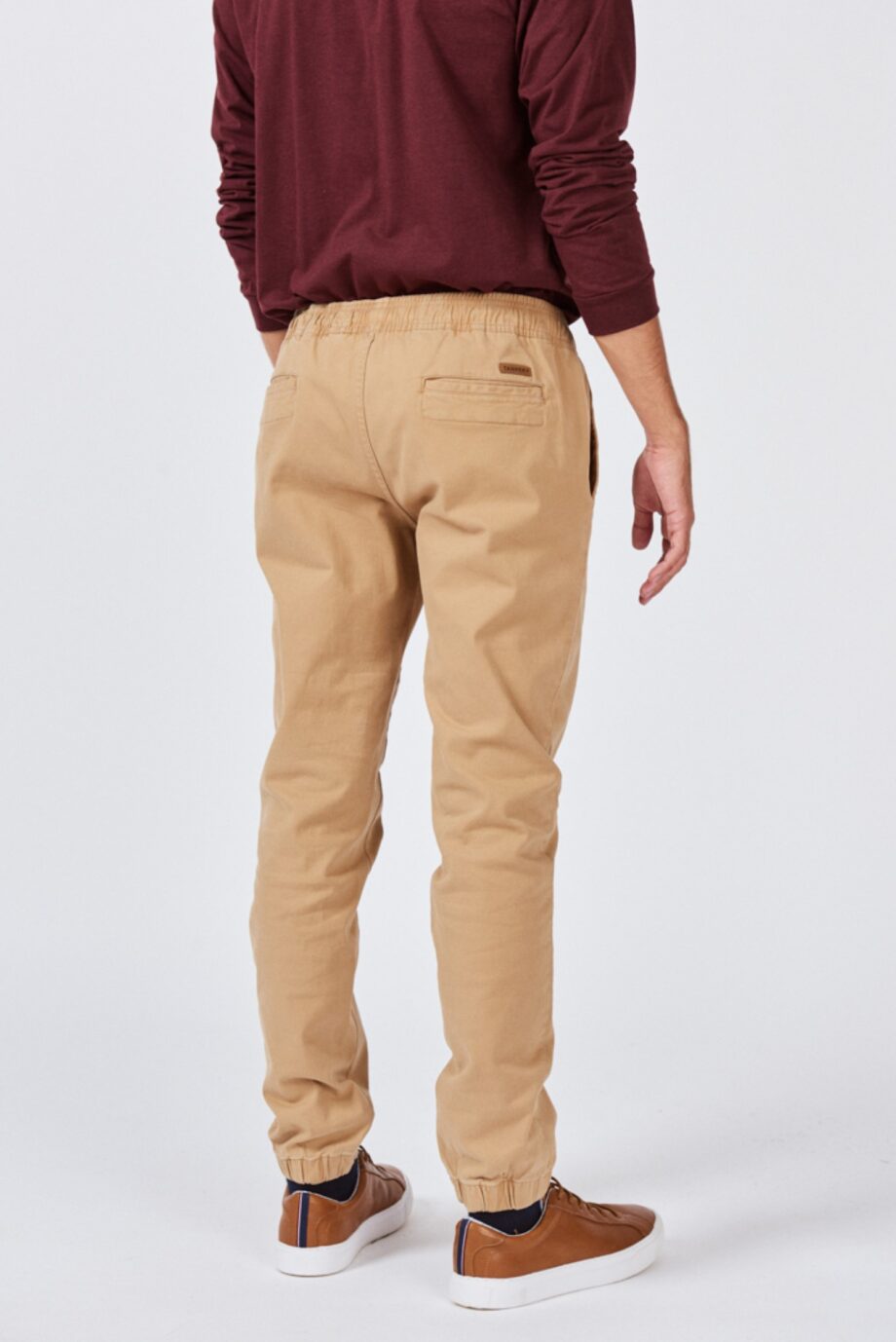 Jogger slim fit de gabardina