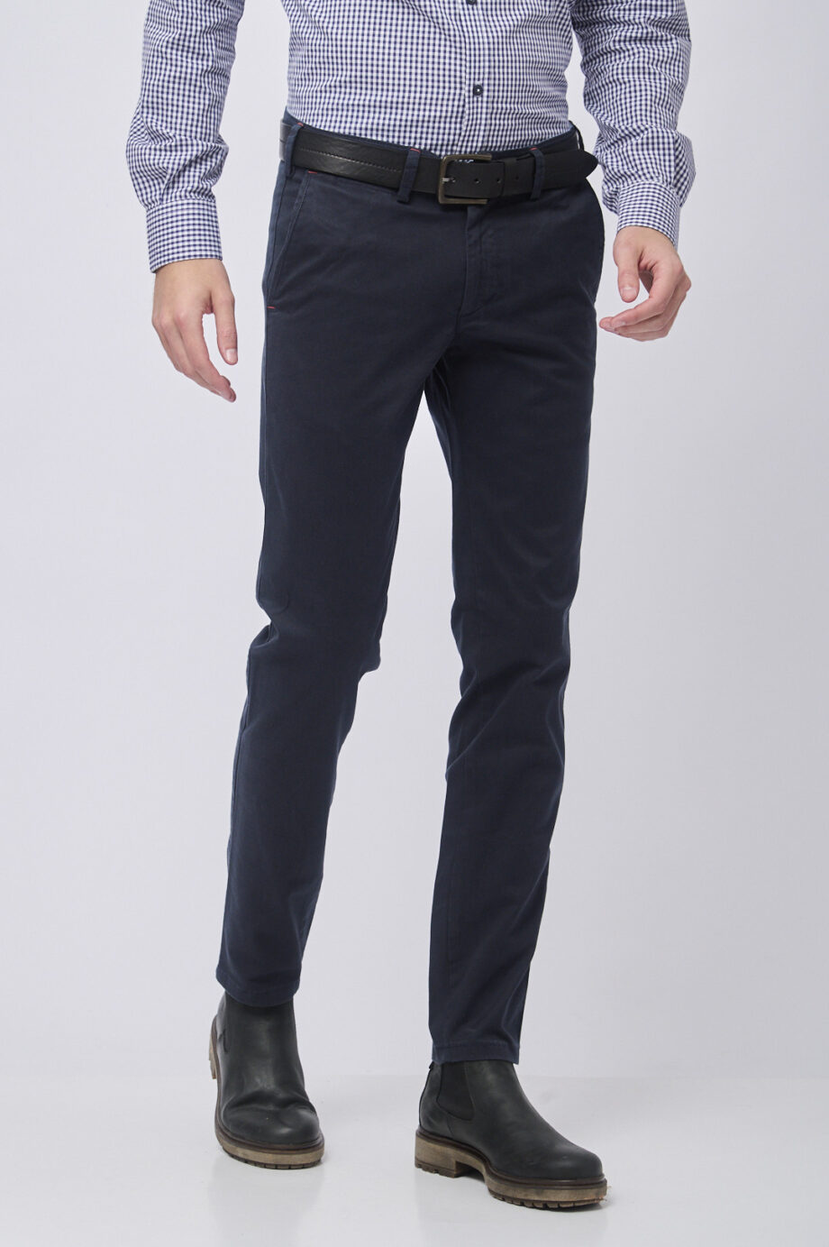 Pantalón sin pinzas slim fit basico gabardina