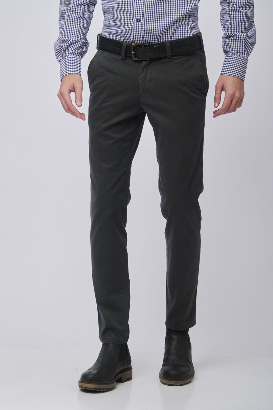 Chino básico slim fit de gabardina
