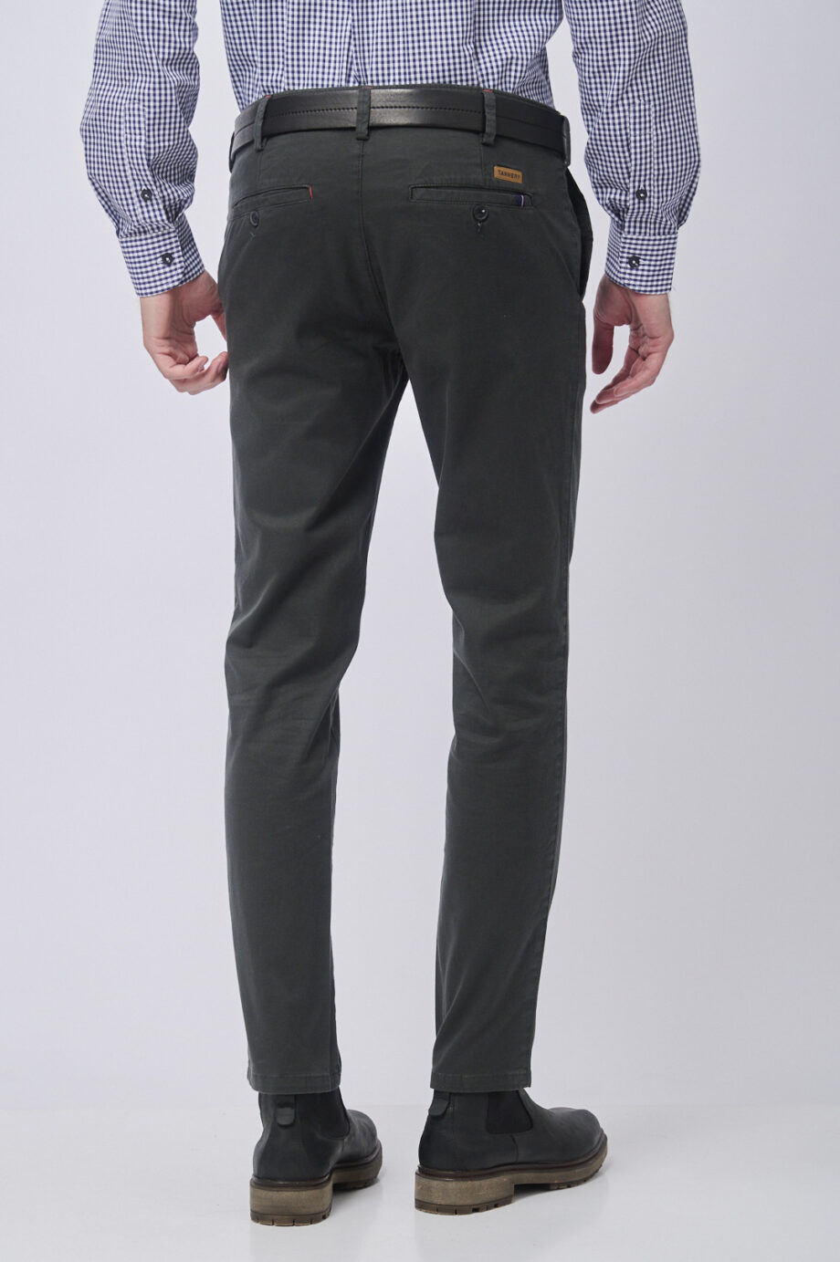 Chino básico slim fit de gabardina