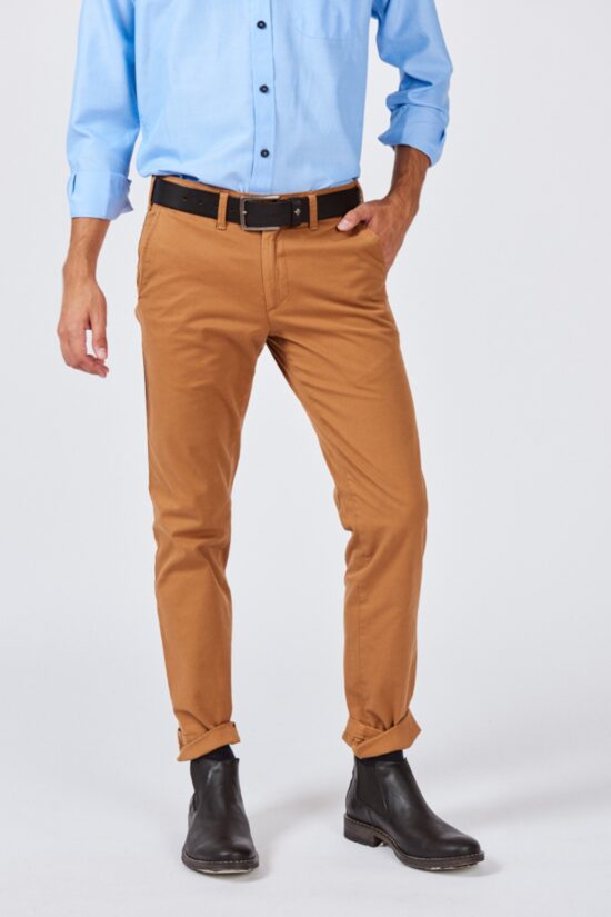 Chino básico slim fit de gabardina