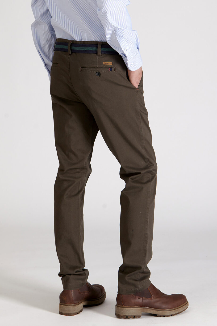 Pantalón sin pinzas slim fit basico satén