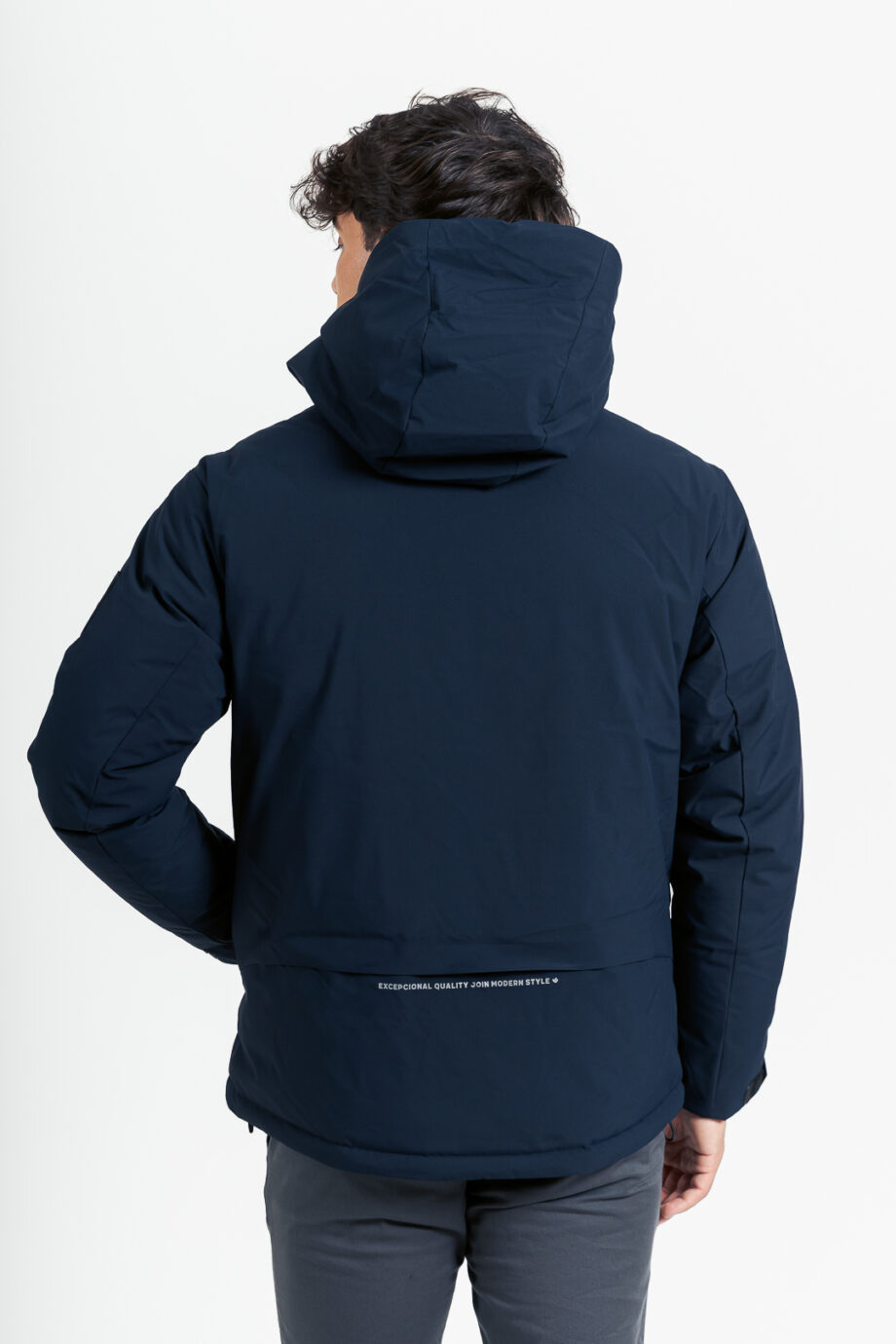 Campera con capucha desmontable