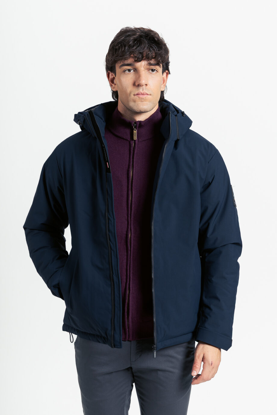 Campera con capucha desmontable