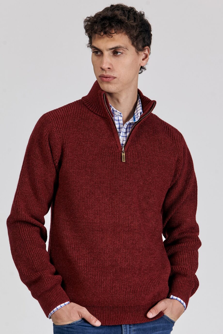 Sweater medio cierre tejido de punto