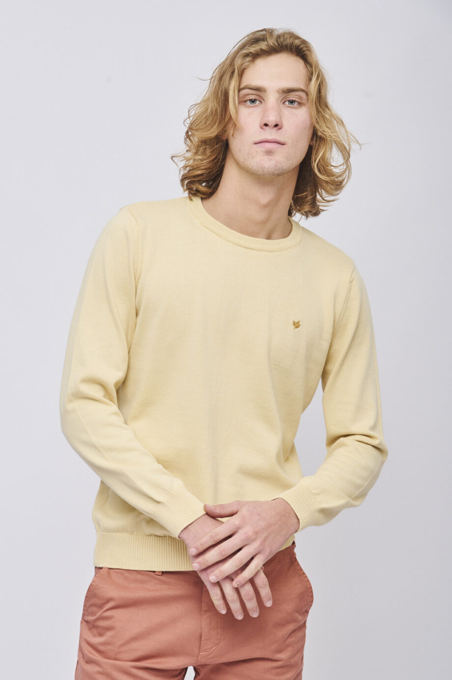 Sweater liso escote redondo