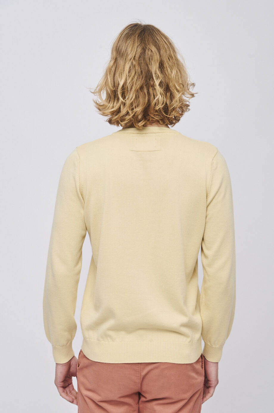 Sweater liso escote redondo