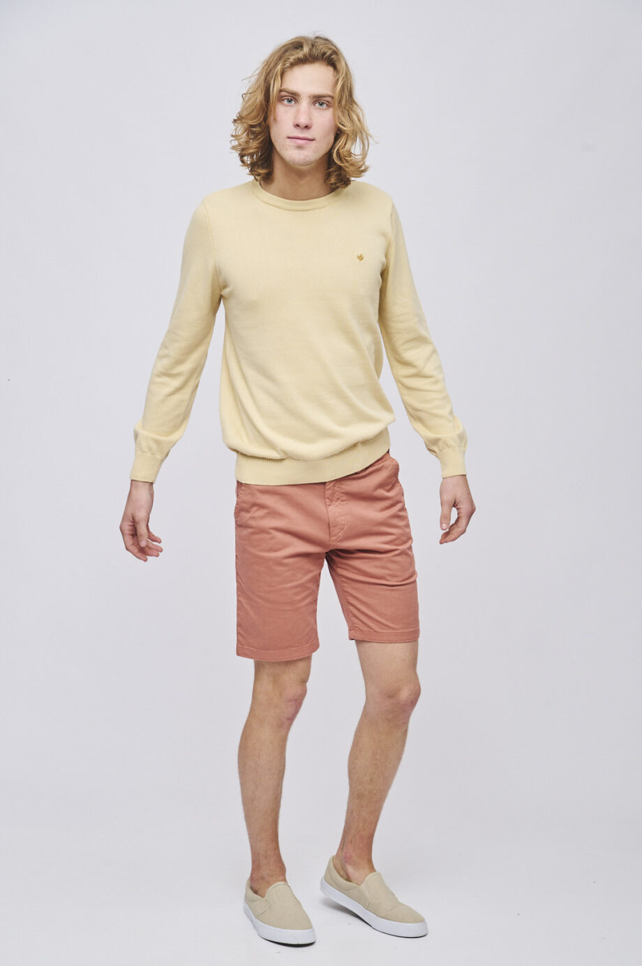 Sweater liso escote redondo