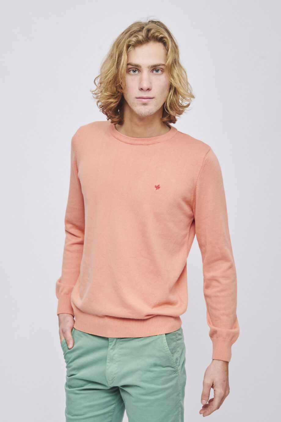 Sweater liso escote redondo