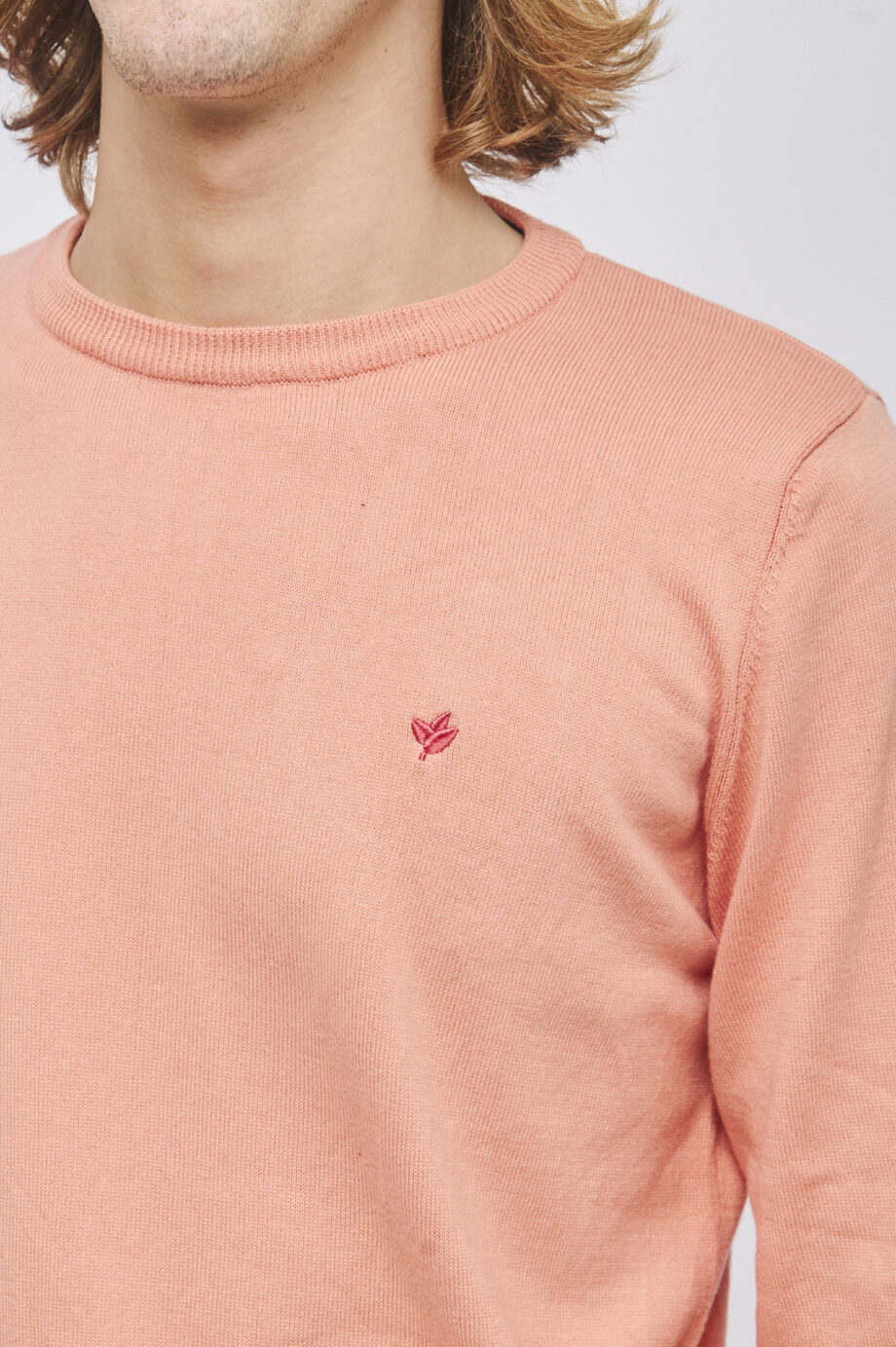 Sweater liso escote redondo