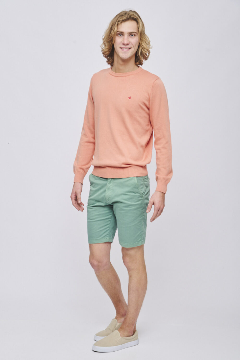 Sweater liso escote redondo