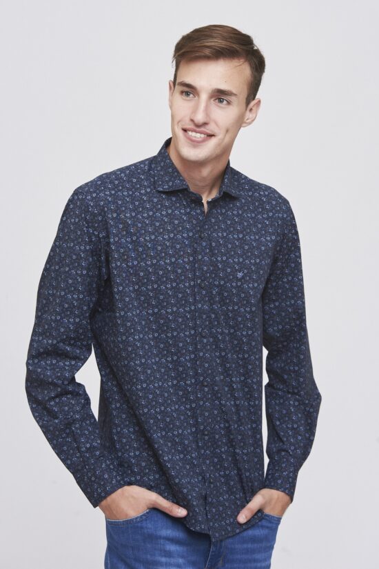 Camisa slim fit estampada