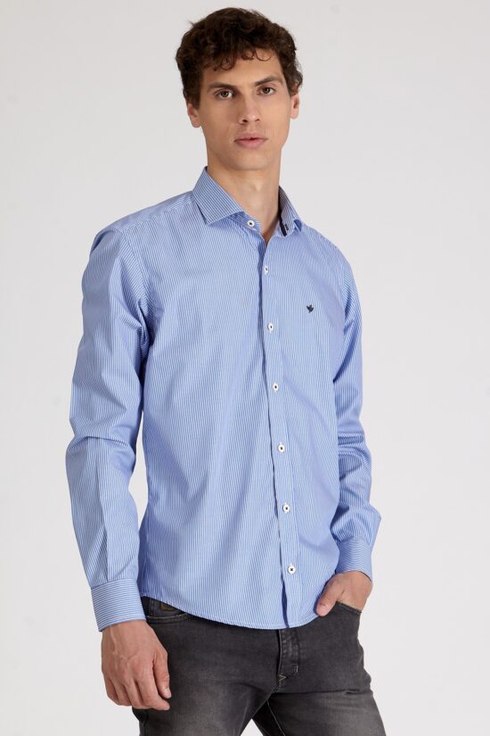 Camisa slim fit a rayas