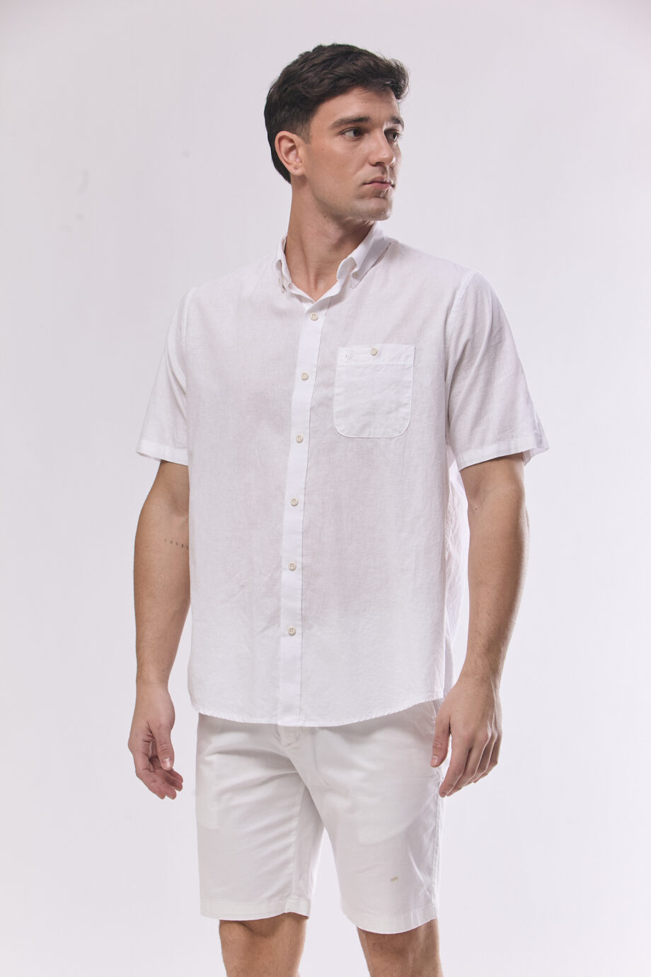 Camisa lisa relaxed fit de lino