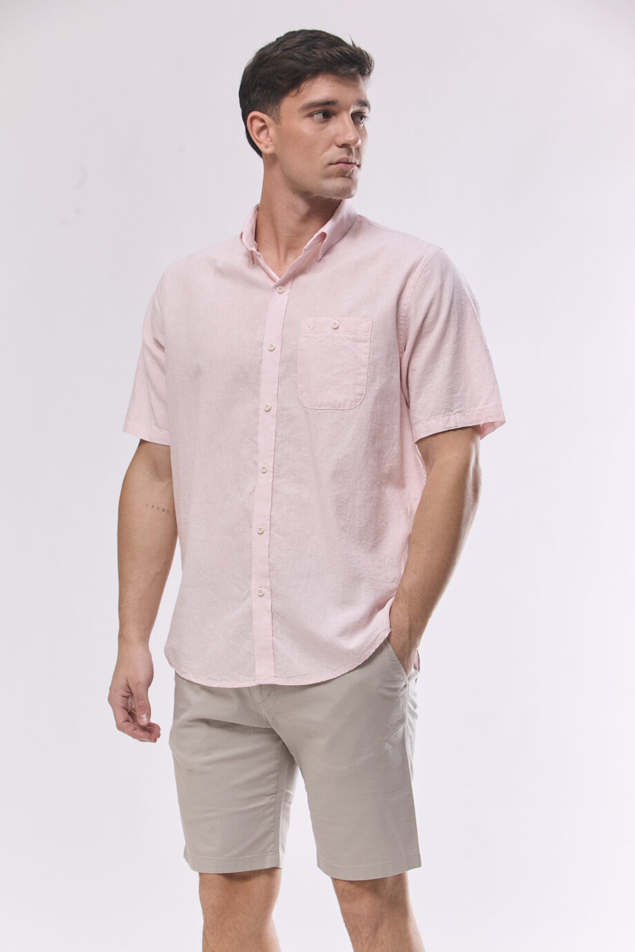 Camisa lisa relaxed fit de lino