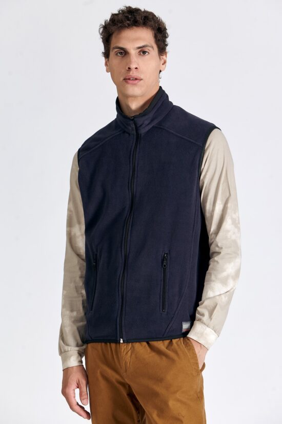 Chaleco polar con cuello interno tactel