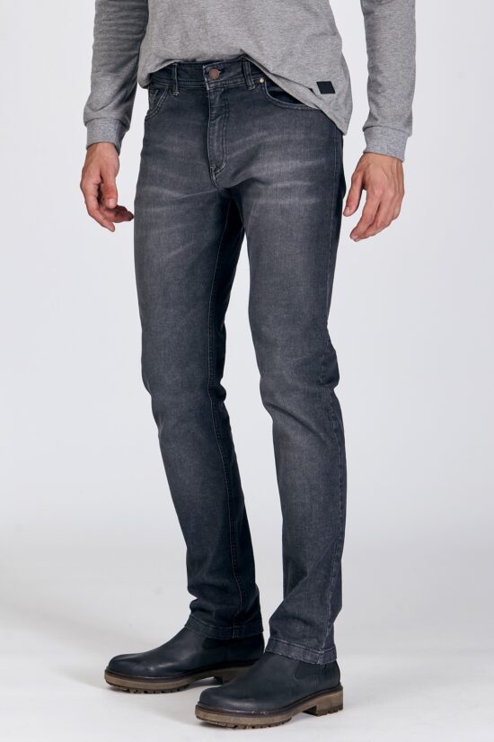 Jean regular fit negro gastado