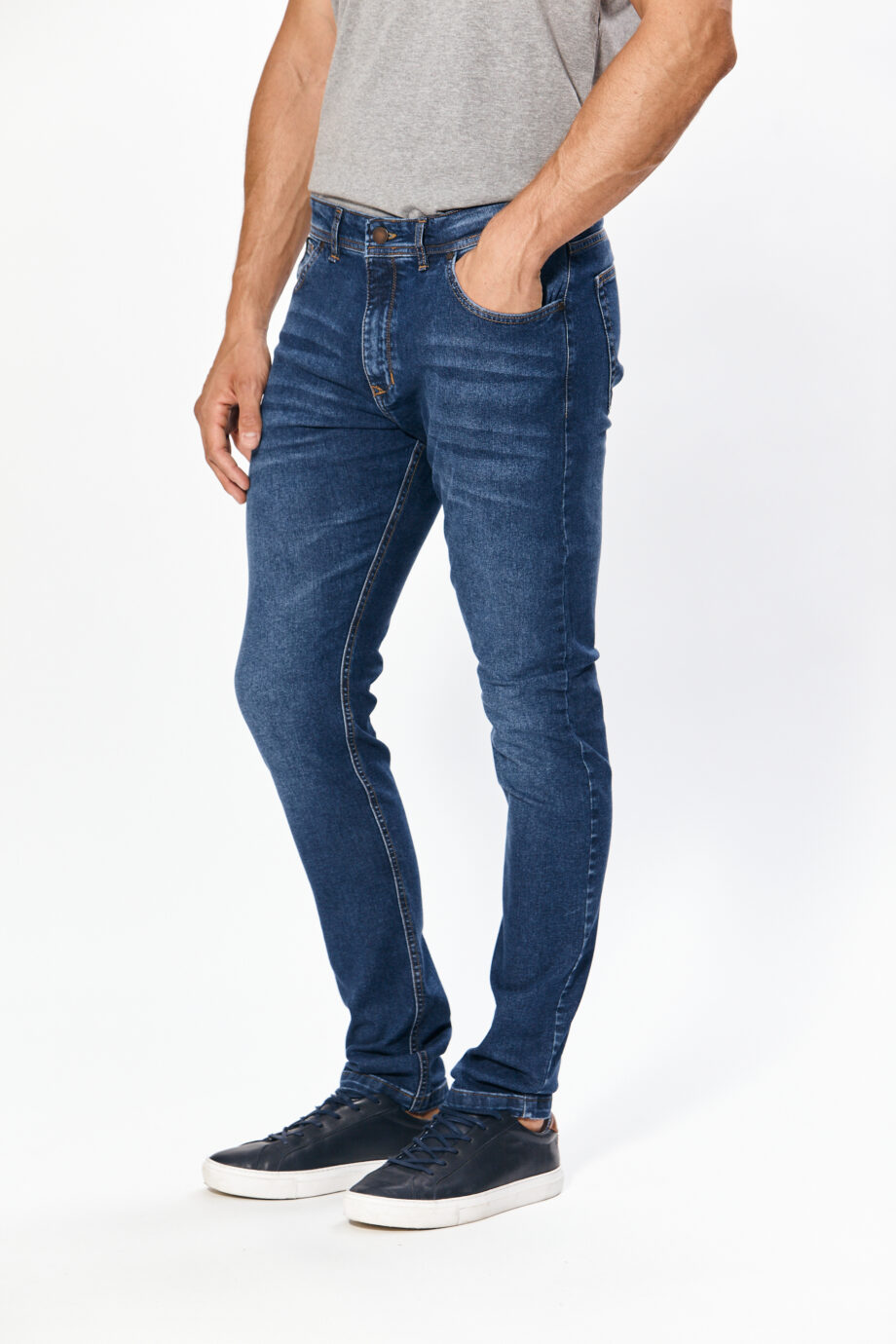 Jean slim fit gastado