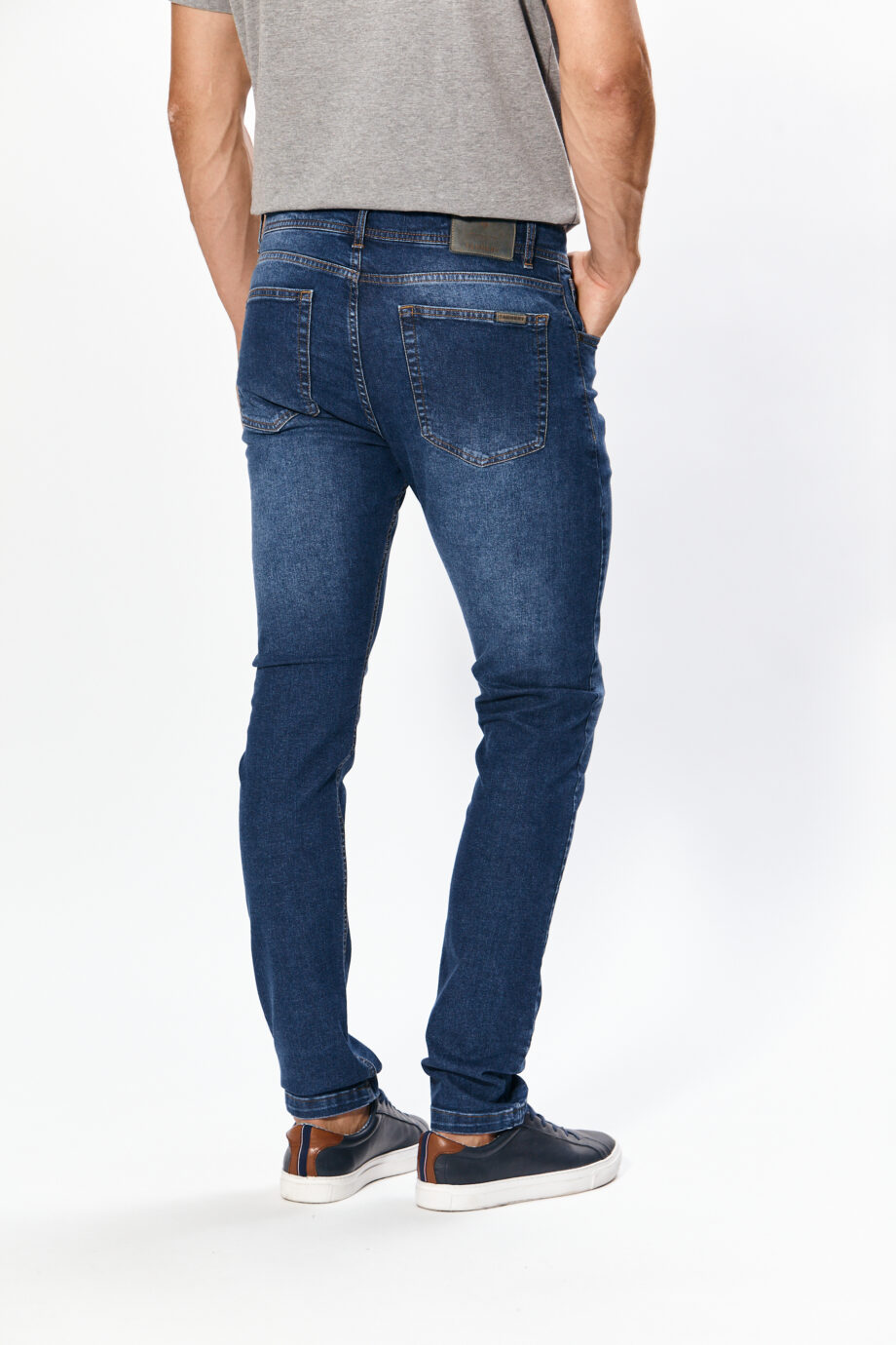 Jean slim fit gastado